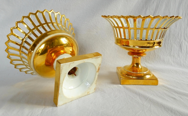 Pair of Empire Paris porcelain reticulated cups gilt with fine gold, early 19th century