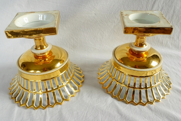 Pair of Empire Paris porcelain reticulated cups gilt with fine gold, early 19th century