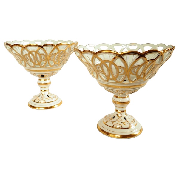 Paire de coupes ajourées à fruits en porcelaine de Paris dorée or fin - vers 1840