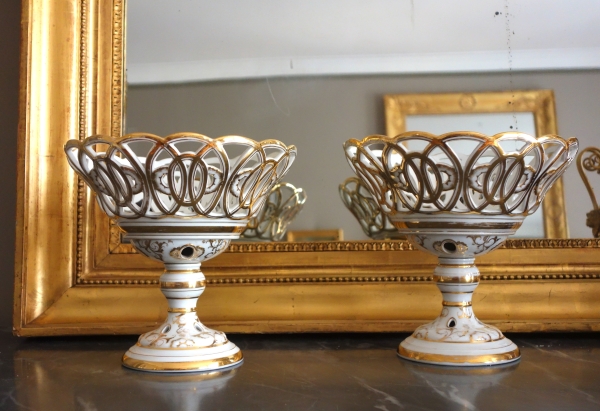 Paire de coupes ajourées à fruits en porcelaine de Paris dorée or fin - vers 1840