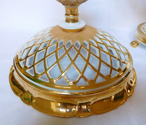 Paire de coupes ajourées en porcelaine de Paris dorée - époque Restauration vers 1830