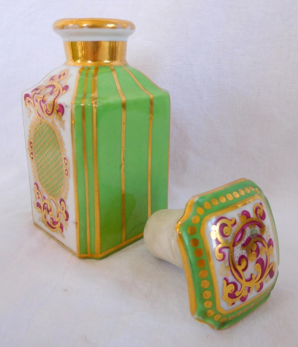 Paire de flacons à parfum en porcelaine de Paris dans le goût de Jacob Petit - 15cm
