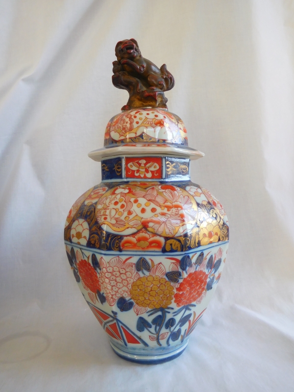 Paire de grandes potiches en porcelaine Imari fin XIXe bleue, rouge et or - 46cm