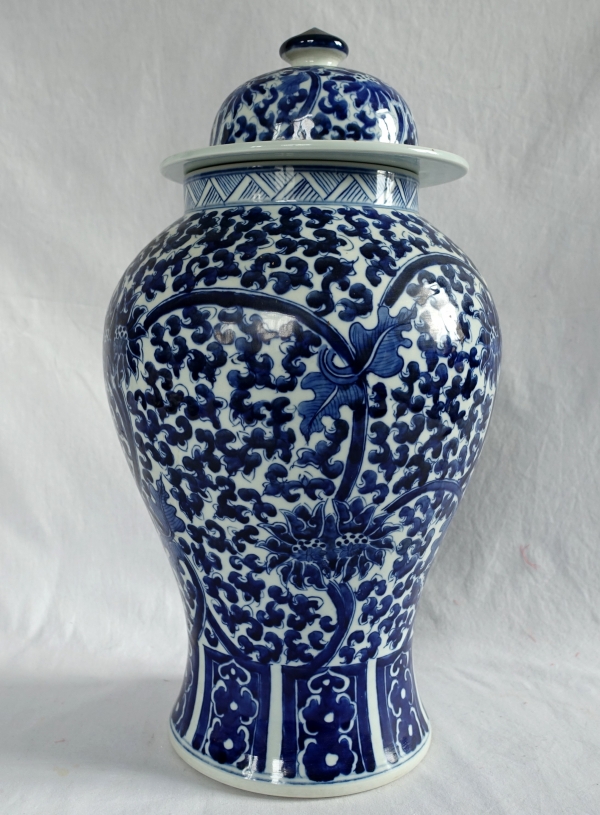 Paire de grandes potiches en porcelaine Bleu de Hué - Chine - 44cm