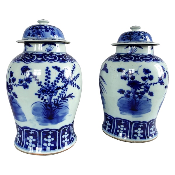 Pair of tall porcelain potiches - Indochina or China - 41cm