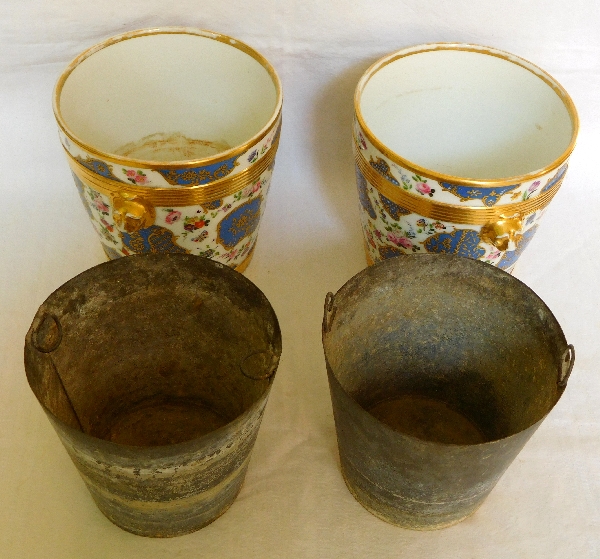 Paire de grands cache-pots en porcelaine de Paris d'époque Restauration