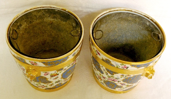 Paire de grands cache-pots en porcelaine de Paris d'époque Restauration