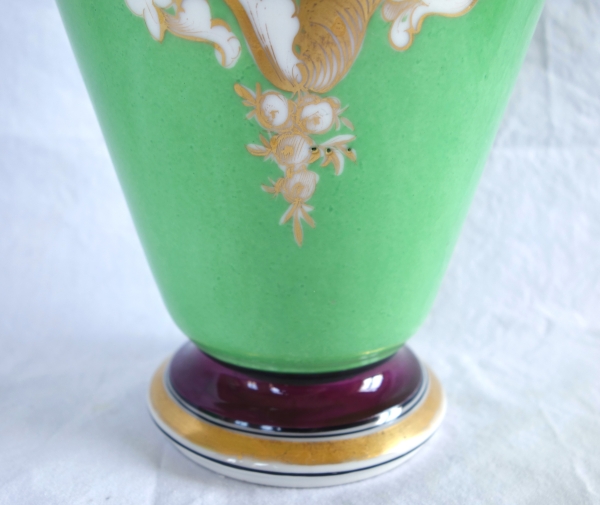 Paire d’importants vases d’ornement en porcelaine de Paris d’époque Napoléon III