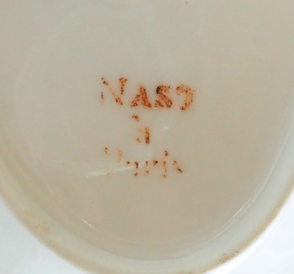 Nast : paire de moutardiers d’époque Empire en porcelaine de Paris blanche et or