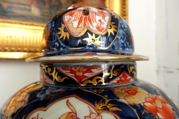 Pair of Imari porcelain jars / urns, late 19th century