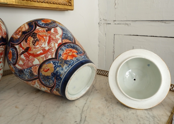 Pair of Imari porcelain jars / urns, late 19th century