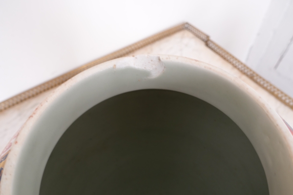 Pair of Imari porcelain jars / urns, late 19th century