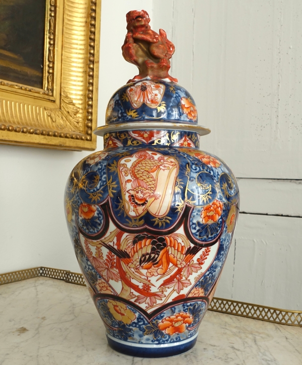 Pair of Imari porcelain jars / urns, late 19th century