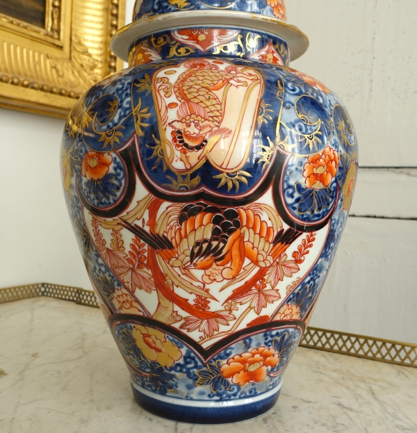 Pair of Imari porcelain jars / urns, late 19th century