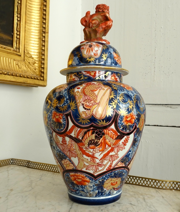 Pair of Imari porcelain jars / urns, late 19th century