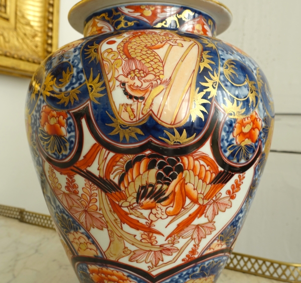 Pair of Imari porcelain jars / urns, late 19th century