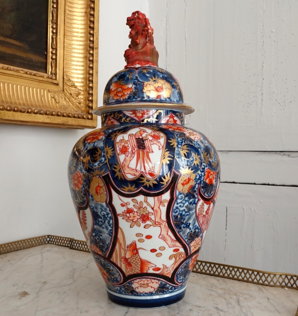 Pair of Imari porcelain jars / urns, late 19th century