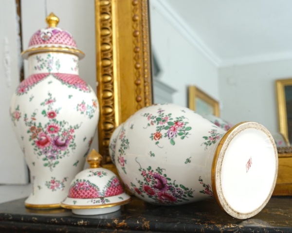 Pair of porcelain potiches in the taste of China - Manufacture Samson