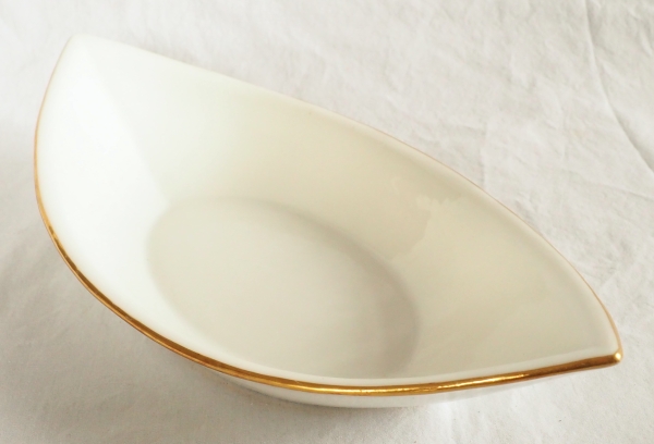 Nast : pair of Empire porcelain navette-shaped dishes enhanced with fine gold - early 19th century