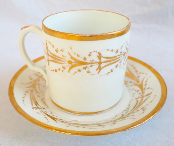 Paire de grandes tasses à petit-déjeuner / à chocolat en porcelaine de Paris - XVIIIe siècle - époque Directoire