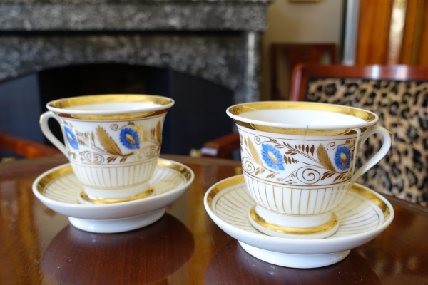 Pair of large chocolate / breakfast cups, Paris porcelain enhanced with gold, Empire Period
