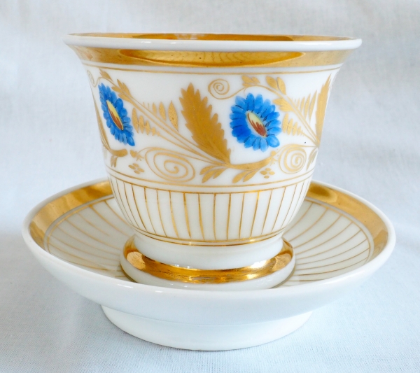 Pair of large chocolate / breakfast cups, Paris porcelain enhanced with gold, Empire Period