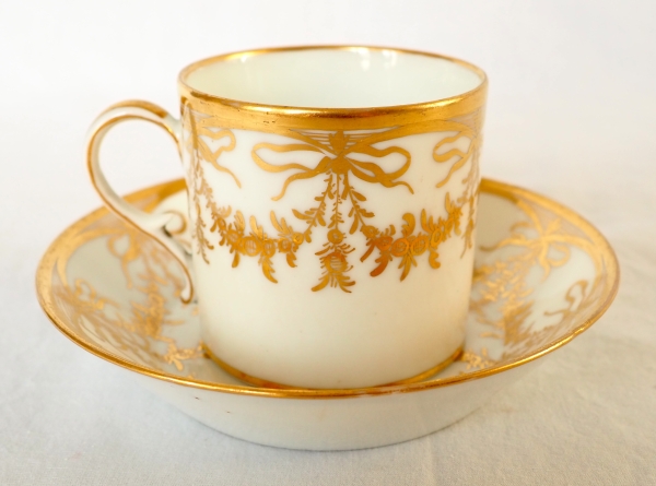 Paire de tasses à café litron en porcelaine, époque Louis XVI Directoire - fin XVIIIe siècle