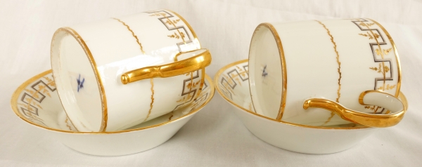 Locre porcelain : pair of large chocolate cups, 18th century - signed