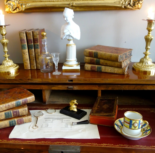 Pair of Empire Paris porcelain litron-shaped coffee cups - early 19th century