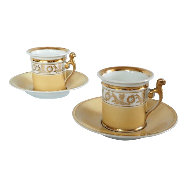 Paire de tasses à café Empire d'époque Charles X, décor Nankin et or - porcelaine de Paris