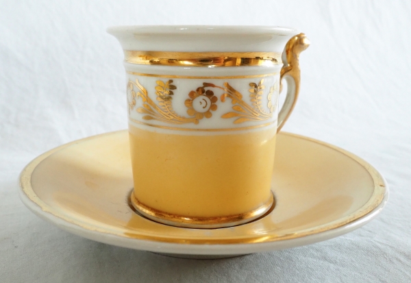 Paire de tasses à café Empire d'époque Charles X, décor Nankin et or - porcelaine de Paris