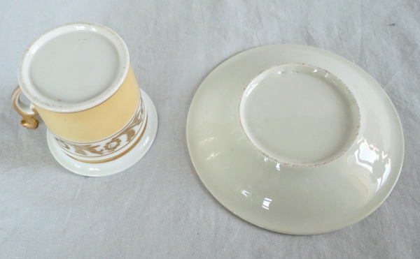 Paire de tasses à café Empire d'époque Charles X, décor Nankin et or - porcelaine de Paris