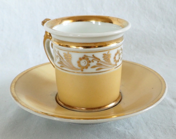 Paire de tasses à café Empire d'époque Charles X, décor Nankin et or - porcelaine de Paris