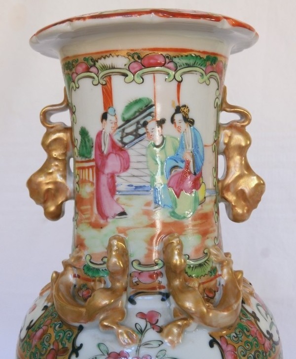 Paire de vases / potiches en porcelaine de Canton, Chine, fin XIXe vers 1880