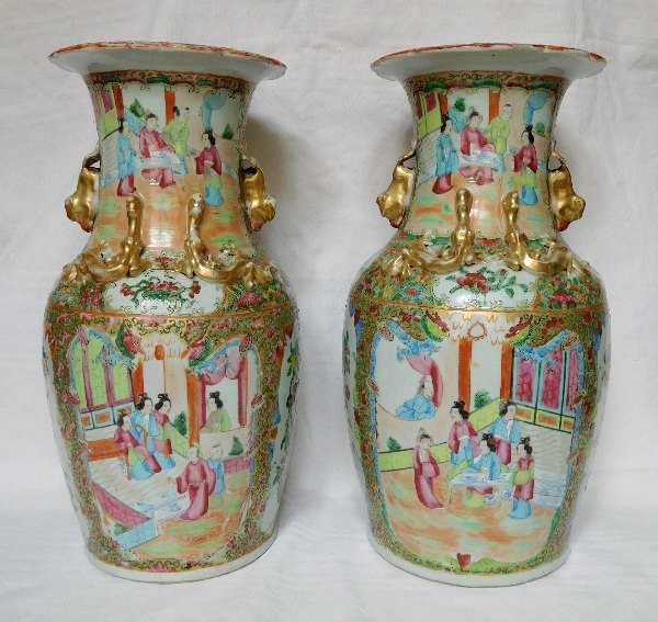 Pair of fine rose Canton porcelain vases / potiches, 19th century
