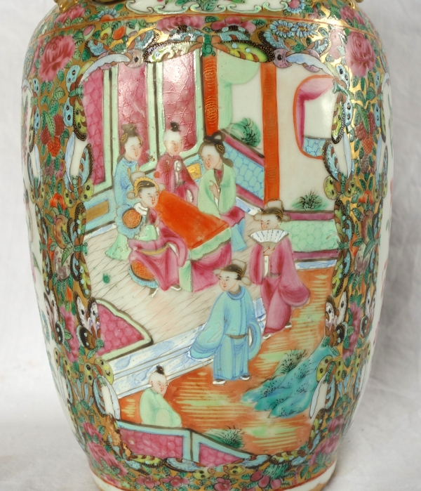 Paire de vases / potiches en porcelaine de Canton, Chine vers 1880 - 36cm