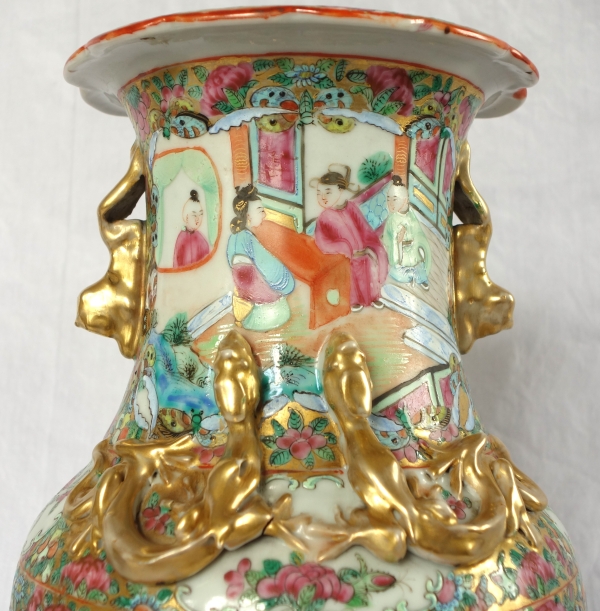 Paire de vases / potiches en porcelaine de Canton, Chine vers 1880 - 36cm
