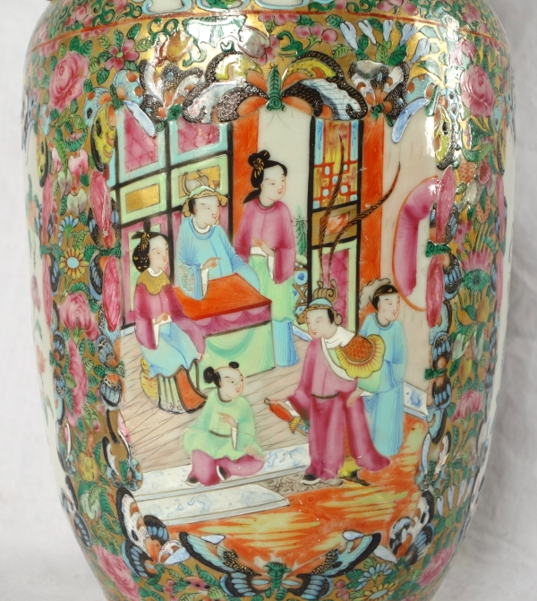 Paire de vases / potiches en porcelaine de Canton, Chine vers 1880 - 36cm
