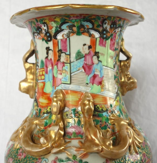 Paire de vases / potiches en porcelaine de Canton, Chine vers 1880 - 36cm