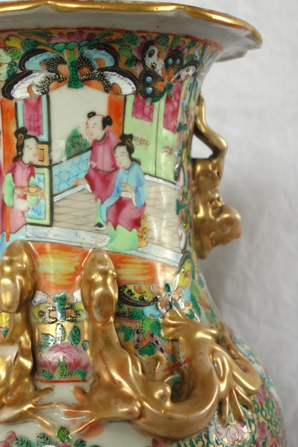 Paire de vases / potiches en porcelaine de Canton, Chine vers 1880 - 36cm