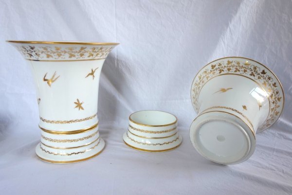 Pair of Empire Paris porcelain trumpet-shaped vases / planters, early 19th century