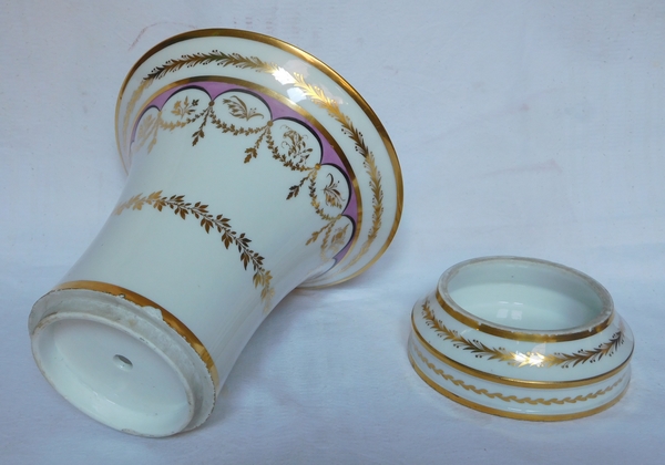 Paire de vases cornet ou cache-pots en porcelaine de Paris dorée à l'or fin, époque Empire