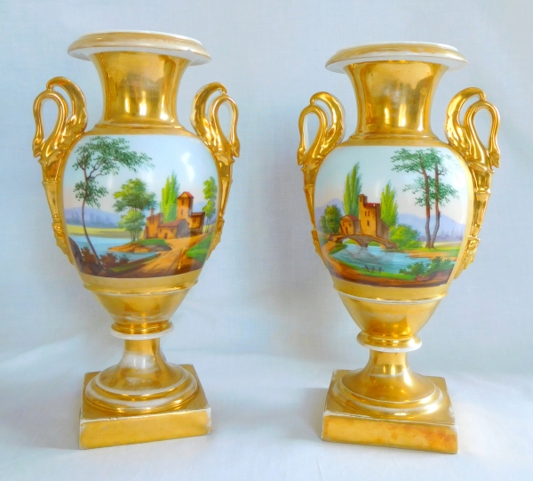 Paire de vases Empire en porcelaine de Paris - paysages de marines
