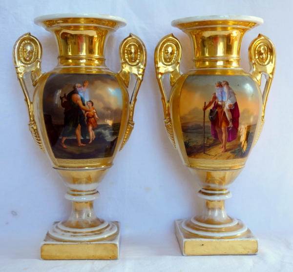 Paire de grands vases Empire en porcelaine de Paris - décor doré & polychrome Belisaire & Homère d'aprés Gérard - 32cm