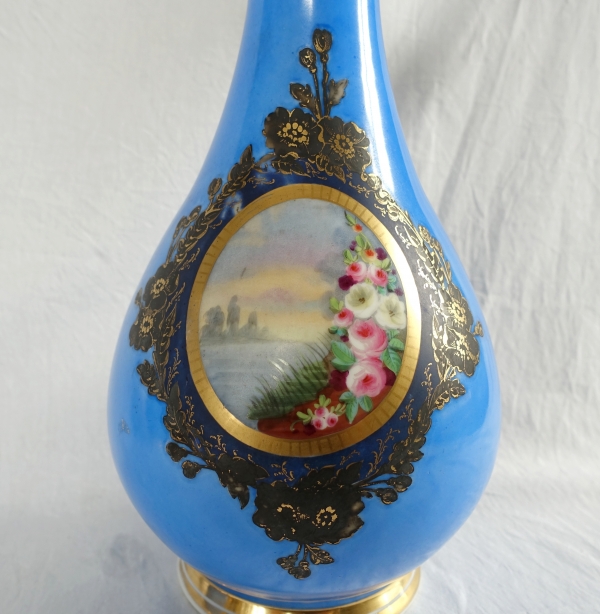 Paire d'importants vases potiches en porcelaine de Paris, époque Napoléon III - 33cm