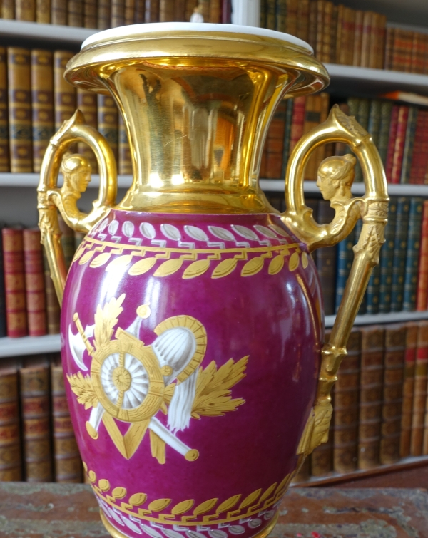 Pair of Empire Paris porcelain vases, polychromatic and gilt decoration - early 19th century