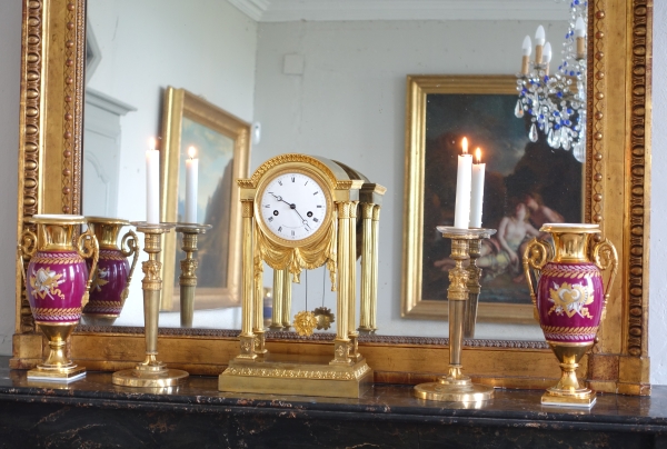 Pair of Empire Paris porcelain vases, polychromatic and gilt decoration - early 19th century