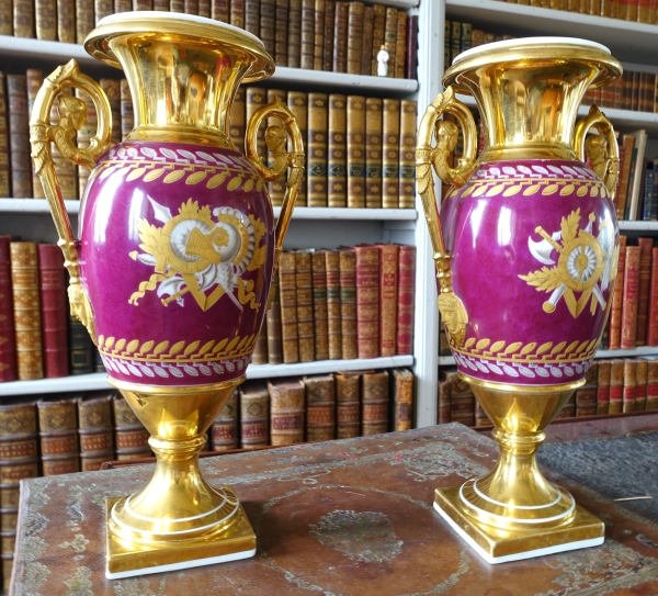 Pair of Empire Paris porcelain vases, polychromatic and gilt decoration - early 19th century