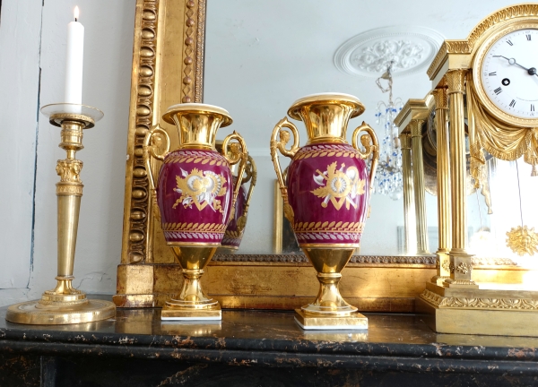 Pair of Empire Paris porcelain vases, polychromatic and gilt decoration - early 19th century