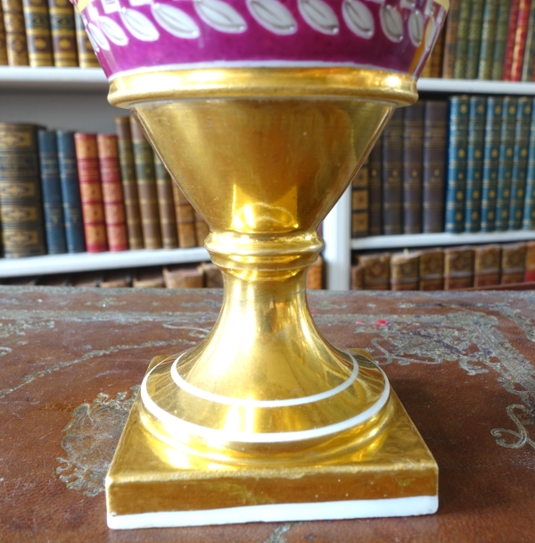 Pair of Empire Paris porcelain vases, polychromatic and gilt decoration - early 19th century